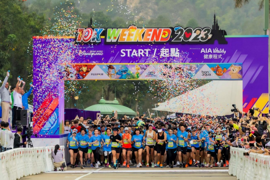 Mickey, Woody, Snow White… 18,000 runners racing in HK Disneyland