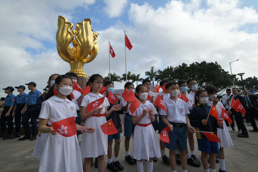 Officials, youth uniformed groups commemorate anniversary of May 4 Movement